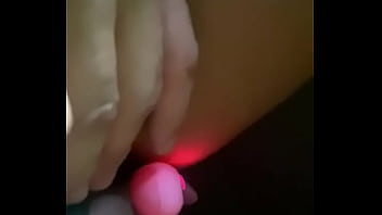 Puta De Corno Com Vibrador No Pedagi thumbnail