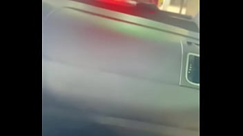 Puta de corno com vibrador no pedagi