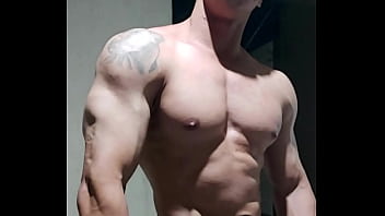 Homem forte sarado dotado se escreva em meu canal