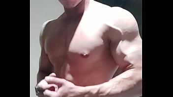 Homem forte sarado dotado se escreva em meu canal