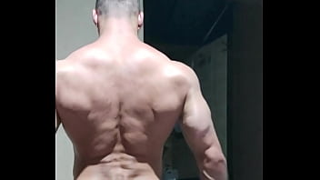 Homem forte sarado dotado se escreva em meu canal