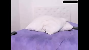 Hermosa teen rubia folla su rico culo con un consolador enorme