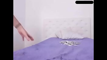 Hermosa teen rubia folla su rico culo con un consolador enorme