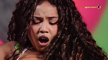 Curvy latina brings herself to intense orgasms with her new sex toys