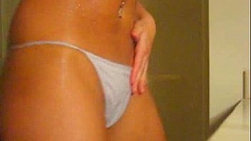 Nonton Showing Off Her Ass thumbnail