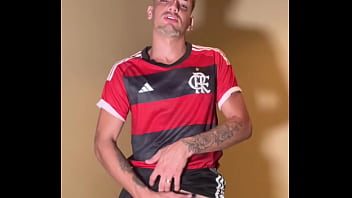 Novin Chegou Do Jogo Do Flamengo Cheio De Tesao E Gozou Litros De Leite thumbnail