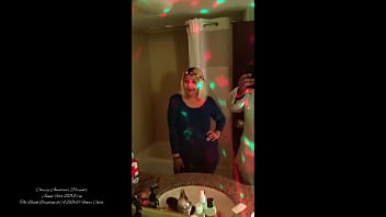 Jennafoxxbbw shows all of her holes