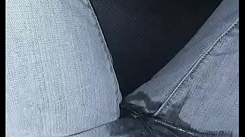運転中に我慢できなくておしっこを漏らしてしまいました 運転中に我慢できなくておしっこを漏らしてしまいました