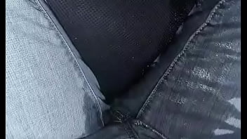 運転中に我慢できなくておしっこを漏らしてしまいました 運転中に我慢できなくておしっこを漏らしてしまいました