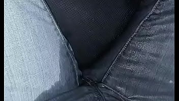 運転中に我慢できなくておしっこを漏らしてしまいました 運転中に我慢できなくておしっこを漏らしてしまいました