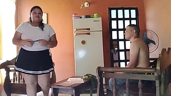 Soy una profesora muy cachonda y me gusta que mis dos alumnos preferidos me den una buena cogida para que pueda pasar de grado