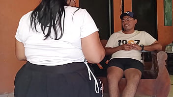 Soy una profesora muy cachonda y me gusta que mis dos alumnos preferidos me den una buena cogida para que pueda pasar de grado