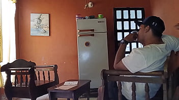 Soy una profesora muy cachonda y me gusta que mis dos alumnos preferidos me den una buena cogida para que pueda pasar de grado