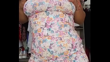 Me fascina la verga y que me mires mientras me masturbo