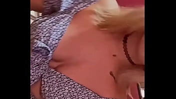 Pechos naturales y delicioso cuerpo