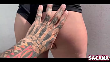 Ela acabou não resistindo a tentação… Ela acabou não resistindo a tentação…