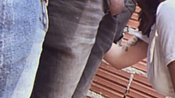 Chupei o nerdola da minha sala pra ele me ajudar na prova de matemática se não der certo vou ter que chupar meu professor também mas ele tem o pau minúsculo