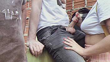 Chupei o nerdola da minha sala pra ele me ajudar na prova de matemática se não der certo vou ter que chupar meu professor também mas ele tem o pau minúsculo