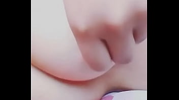 Tocandome rico las tetas Tocandome rico las tetas