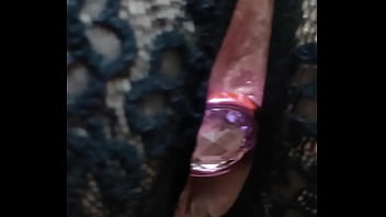 Ela me chamou para ver o plug novo que chegou ela não aguentou e pediu para eu colocar