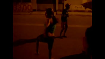 Karen dançando funk