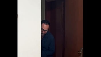 Marido corno vendo a mulher foder com o estilista safado