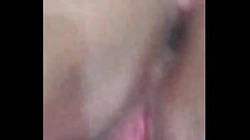 Novinha gostosa ficando nua e usando seus brinquedos parte 2