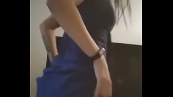 Ninfeta muito linda quase mostra tudo