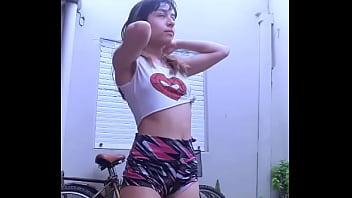 Bonneyuwu 3 16 mojandome en el patio con agua helada