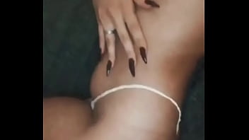 Safadinha com a calcinha na rabeta