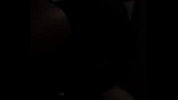 Morena pagando boquete