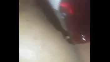 Mulher com tesão com brinquedo