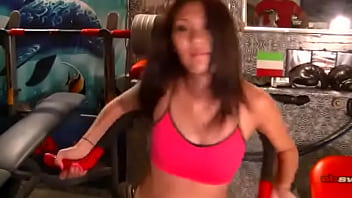 Bombshell babe gia workouts out uiwp entertainment Bombshell babe gia workouts out uiwp entertainment