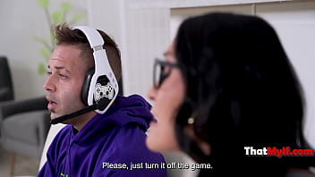 Only 1 way to distract a gaming incel stepson