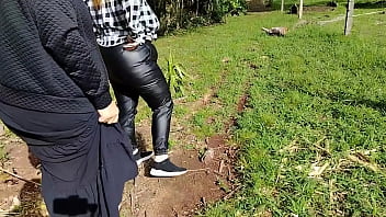 2 Gostosas Se Exibindo Na Rua Em Jardim Público O Que Vocês Acham thumbnail