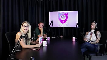 Gosta De Fazer Um Boquete Babado Teve O Gang Bang Reverso Já Realizou Quase Todos Os Fetiches E Adora Inversão Lexi Mallet Sheer Red thumbnail