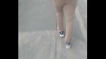 Está zorrita pide a gritos verga