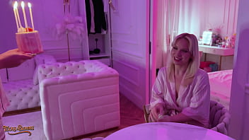 Blondes greta foss & vera jarw shares mr texas's thick cock