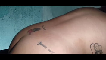 Esposa da o cuzinho pro pedreiro e a buceta pro ajudante que enche de porra Esposa da o cuzinho pro pedreiro e a buceta pro ajudante que enche de porra