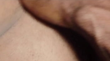 Esposa da o cuzinho pro pedreiro e a buceta pro ajudante que enche de porra