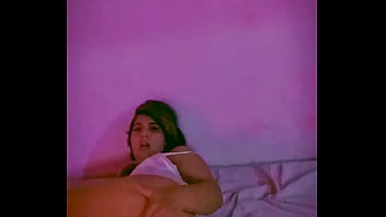 Jugando con mi dildo y vibrador al mismo tiempo doble penetracion