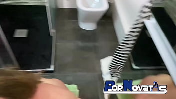 Pornovatas follando en el baño del hotel en barcelona