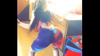 Honeymoe sexy ass twerk