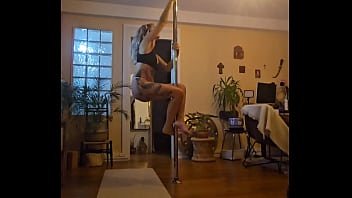 Le lundi soir c'est pôle dance devant l'amour est dans le pré meilleur combo