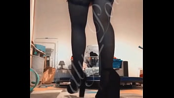 Une vidéo où je me caresse pendant 6min est disponible ci dessous pour