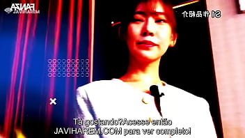 Novinha vai fazer uma entrevista mas acaba pegando no microfone de carne com legendas