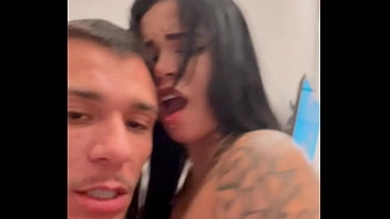 Começou a me provocar na balada e levei ele pro hotel