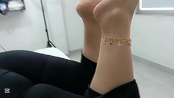 Gordita cachonda se echa un rapidin con su amante antes de ir a verse con su cornudo novio