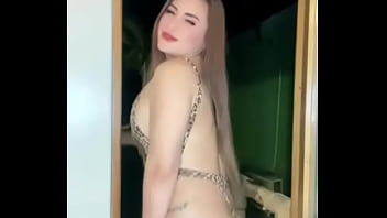 Kimberly sue muestra como moverse en la cama