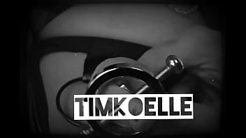 He hangs huge weights on his testicles